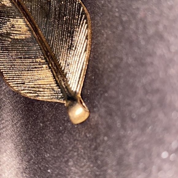 18k brushed gold  tone plated leaf pendant - Picture 7 of 9